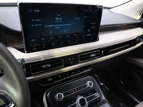 Certified 2021 Lincoln Nautilus Reserve image 28