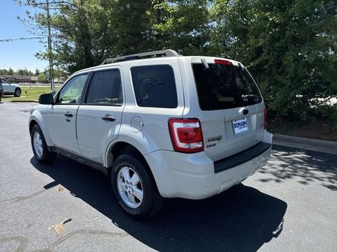 Used 2009 Ford Escape XLT AWD/4WD image 3