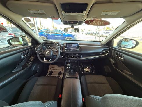 Certified 2024 Nissan Rogue SV FWD image 15