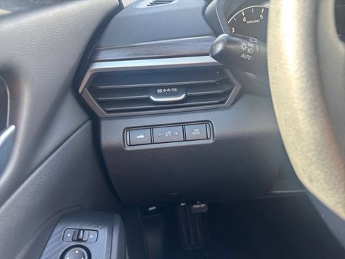 Used 2025 Nissan Altima 2.5 SV FWD image 33