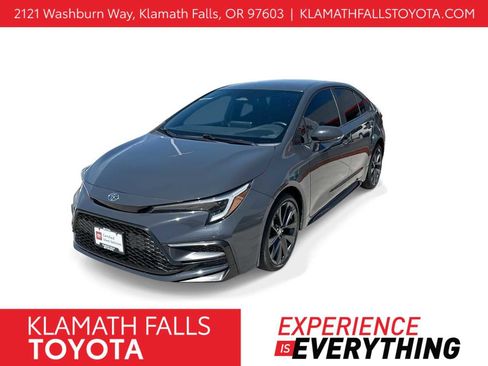 Used 2023 Toyota Corolla SE FWD image 1