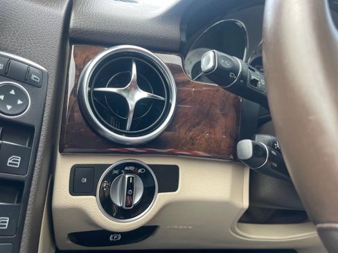 Used 2014 Mercedes-Benz GLK 350 4MATIC image 32