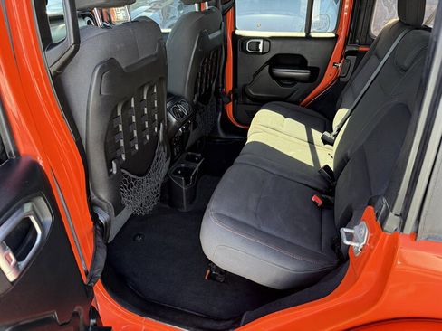 Used 2018 Jeep Wrangler Unlimited Rubicon w/ Dual Top Group AWD/4WD image 19