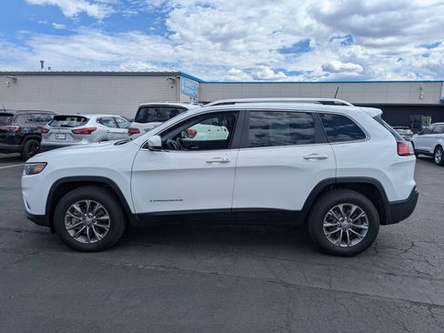 Used 2019 Jeep Cherokee Latitude Plus w/ Cold Weather Group AWD/4WD image 8