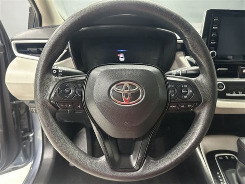 Used 2020 Toyota Corolla LE FWD image 21