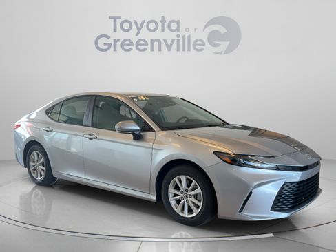 Used 2025 Toyota Camry LE w/ Convenience Package FWD image 8