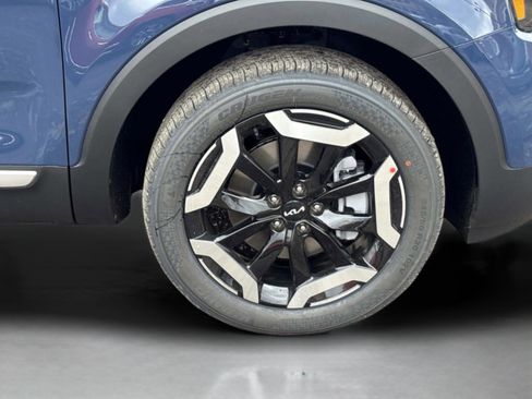 New 2025 Kia Telluride S image 9