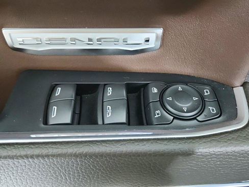 Used 2024 GMC Sierra 1500 Denali w/ Technology Package AWD/4WD image 18