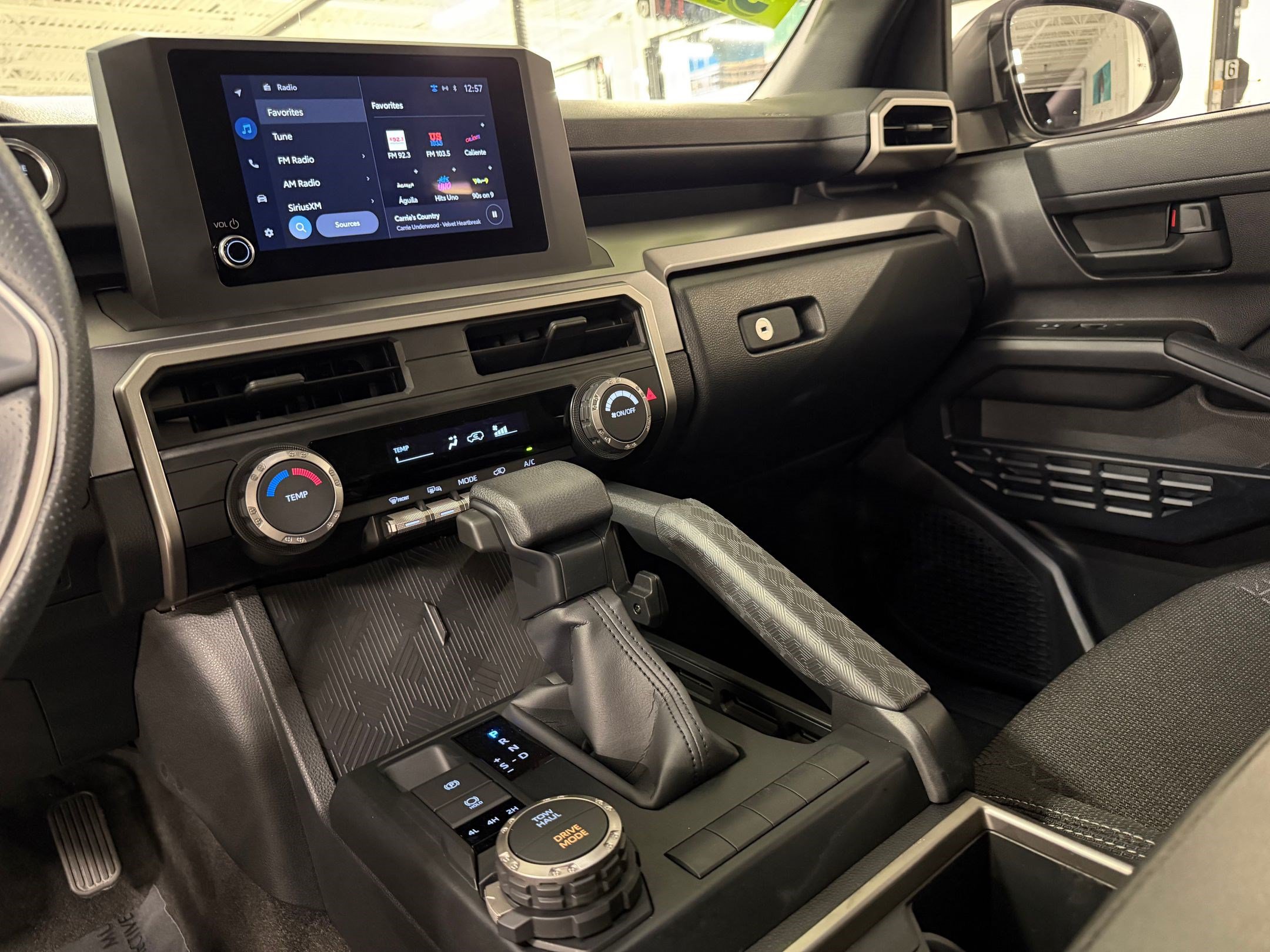 Used 2025 Toyota 4Runner SR5 AWD/4WD image 31
