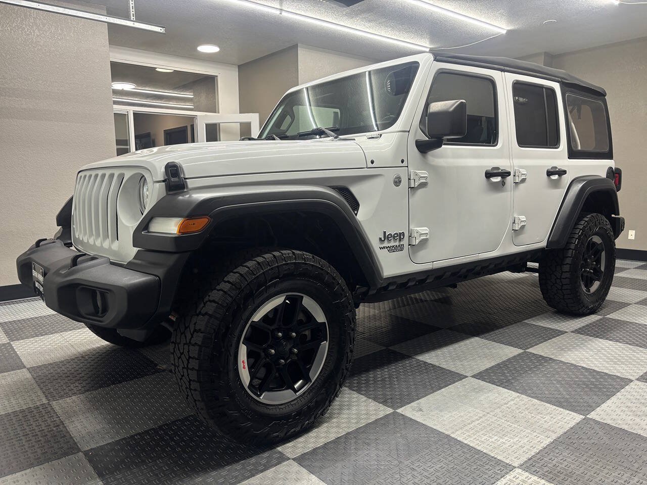 Used 2018 Jeep Wrangler Unlimited Sport S AWD/4WD image 2