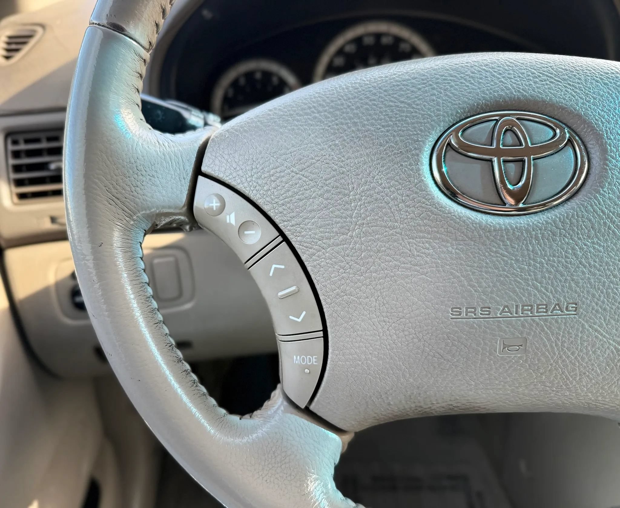 Used 2004 Toyota Sienna XLE w/ XLE Pkg 12 FWD image 13