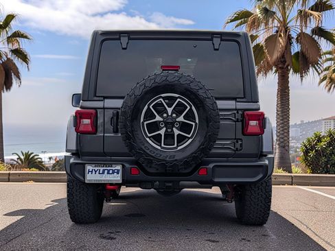 Used 2025 Jeep Wrangler Unlimited Rubicon w/ Convenience Group AWD/4WD image 5