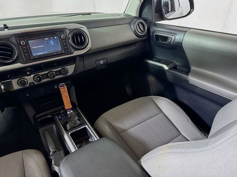 Used 2017 Toyota Tacoma SR5 w/ Tow Package image 21