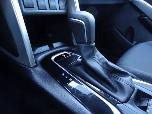 Used 2025 Toyota Corolla Cross LE image 29