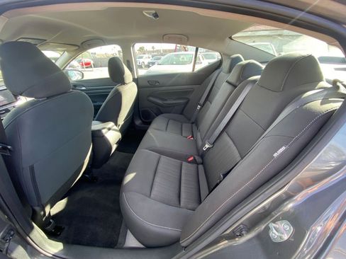 Used 2025 Nissan Altima 2.5 SV image 27