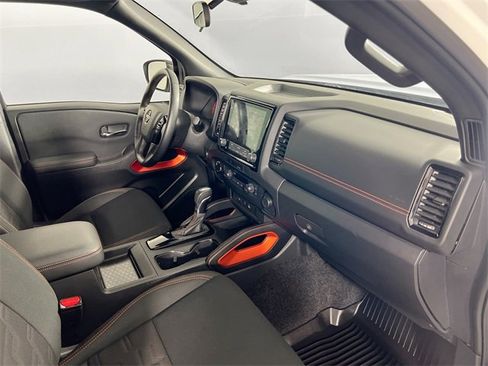 Used 2022 Nissan Frontier PRO-4X w/ Technology Package image 31