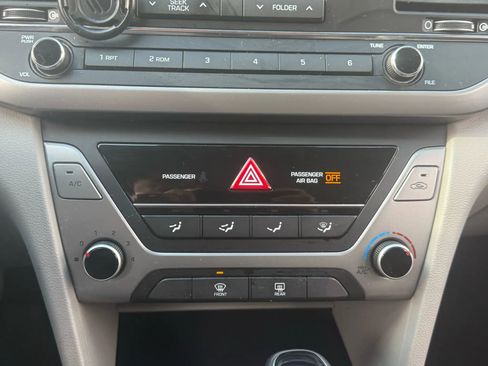 Used 2018 Hyundai Elantra SE image 27