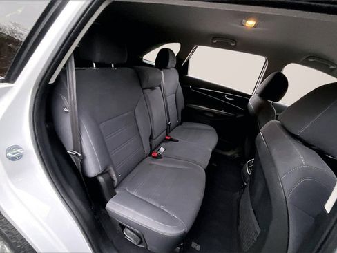 Used 2019 Kia Sorento LX image 23