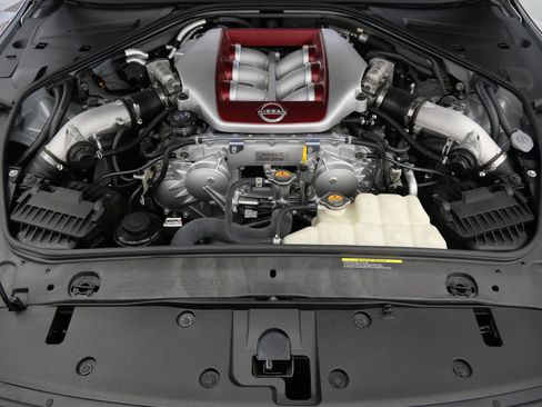 Used 2024 Nissan GT-R Premium w/ Premium Interior Package AWD/4WD image 12