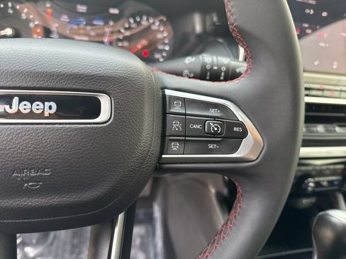 Used 2025 Jeep Compass Trailhawk AWD/4WD image 14