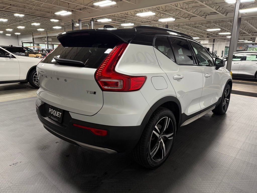 Used 2021 Volvo XC40 T5 R-Design AWD/4WD image 4