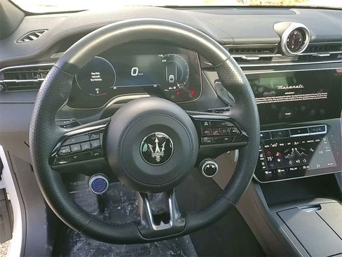 Certified 2024 Maserati Grecale GT image 33