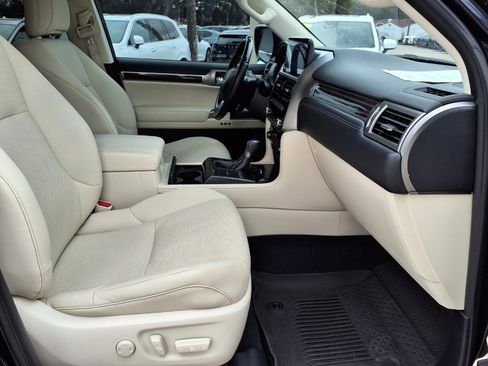 Used 2023 Lexus GX 460 Premium image 11