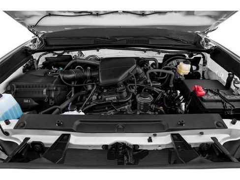 Used 2019 Toyota Tacoma SR5 AWD/4WD image 8