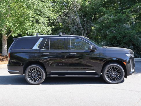 Used 2022 Cadillac Escalade Premium Luxury AWD/4WD image 10