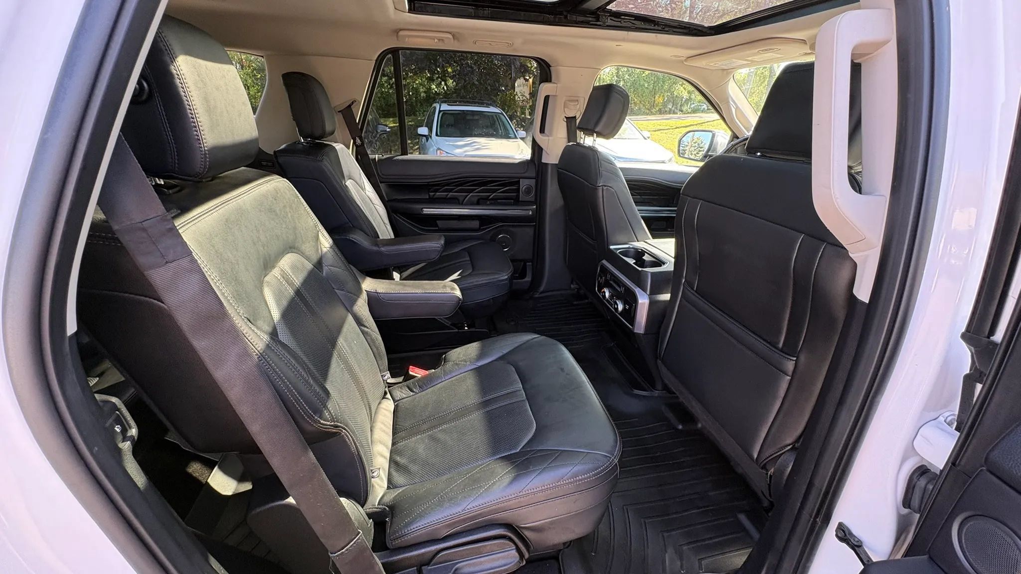 Used 2018 Ford Expedition Platinum AWD/4WD image 29