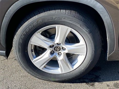 Used 2022 Toyota Highlander L image 6