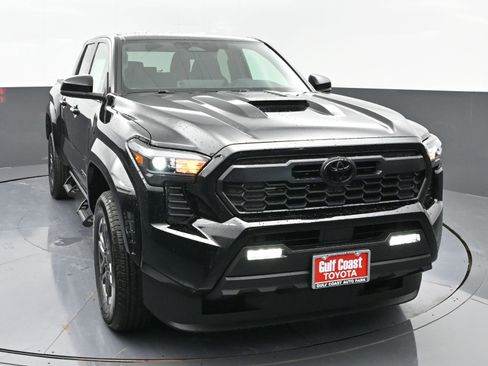 Certified 2025 Toyota Tacoma TRD Sport image 3