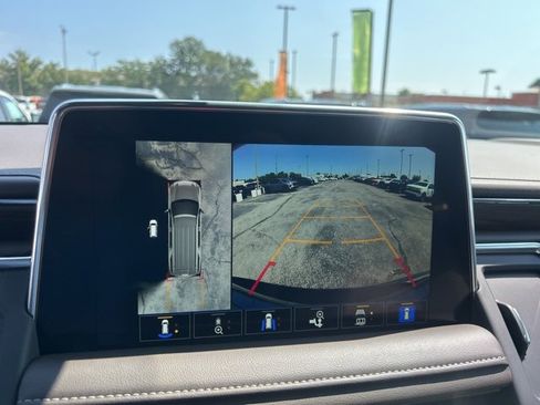 Used 2023 Chevrolet Suburban Z71 w/ Luxury Package image 23