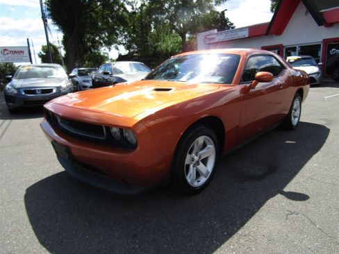 Used 2011 Dodge Challenger RWD image 10