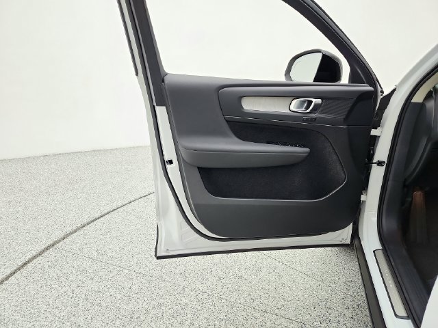 New 2026 Volvo XC40 B5 Plus w/ Protection Package Premier AWD/4WD image 28