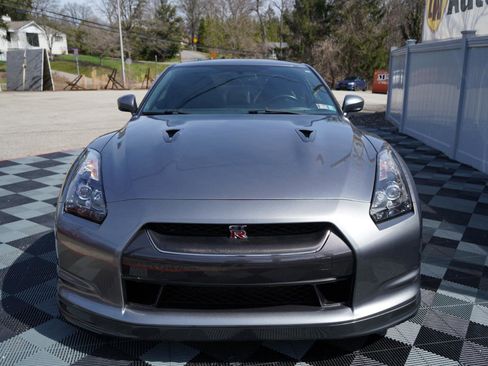 Used 2010 Nissan GT-R Premium image 14