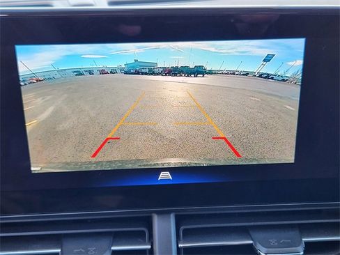 Used 2025 Chevrolet Trax LT image 34