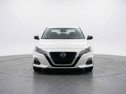 Used 2025 Nissan Altima 2.5 SV FWD image 2