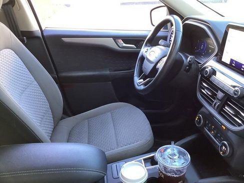 Used 2020 Ford Escape SE Sport image 19