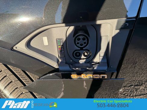 Used 2021 Audi e-tron Premium w/ Convenience Plus Package image 17