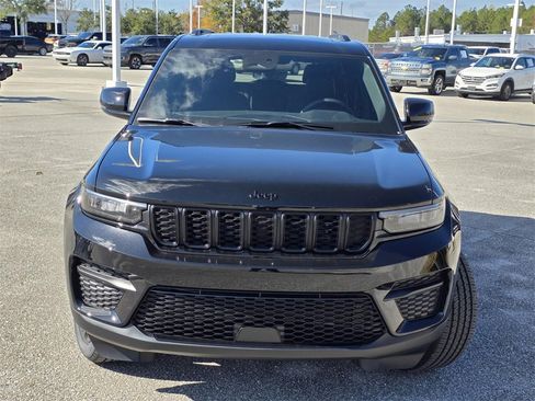 New 2025 Jeep Grand Cherokee Altitude image 2