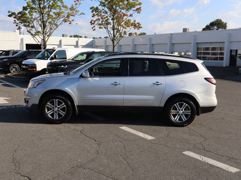 Used 2017 Chevrolet Traverse LT AWD/4WD image 7