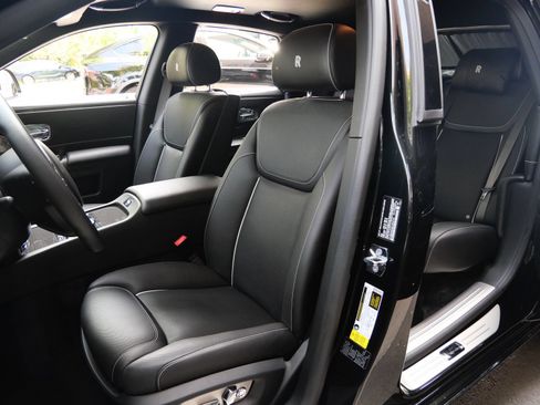 Used 2019 Rolls-Royce Ghost RWD image 30