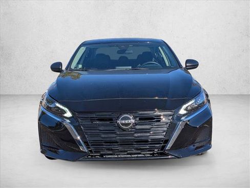 Used 2024 Nissan Altima 2.5 SV image 2