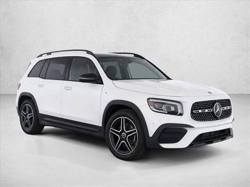 Used 2020 Mercedes-Benz GLB 250 4MATIC image 3