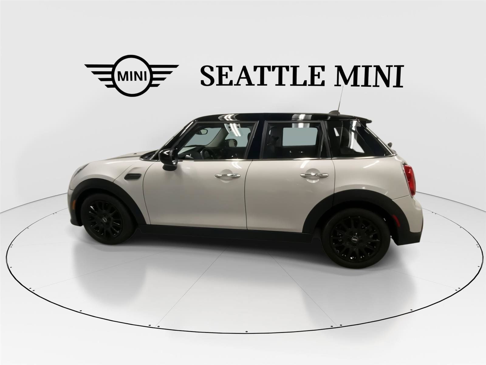 Used 2023 MINI Cooper 4-Door Hardtop FWD image 7