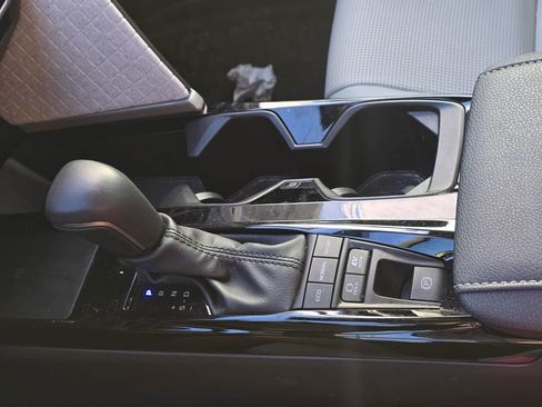 Used 2025 Toyota Camry XLE w/ Premium Plus Package image 15