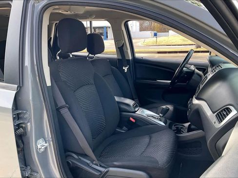 Used 2020 Dodge Journey SE w/ SE Popular Equipment Group image 8