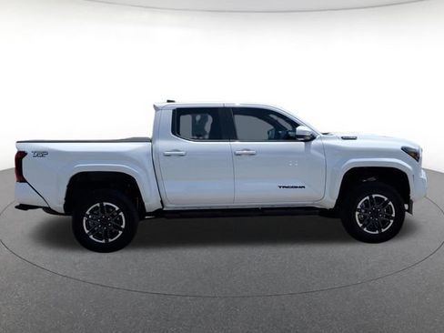 Used 2025 Toyota Tacoma TRD Sport AWD/4WD image 7
