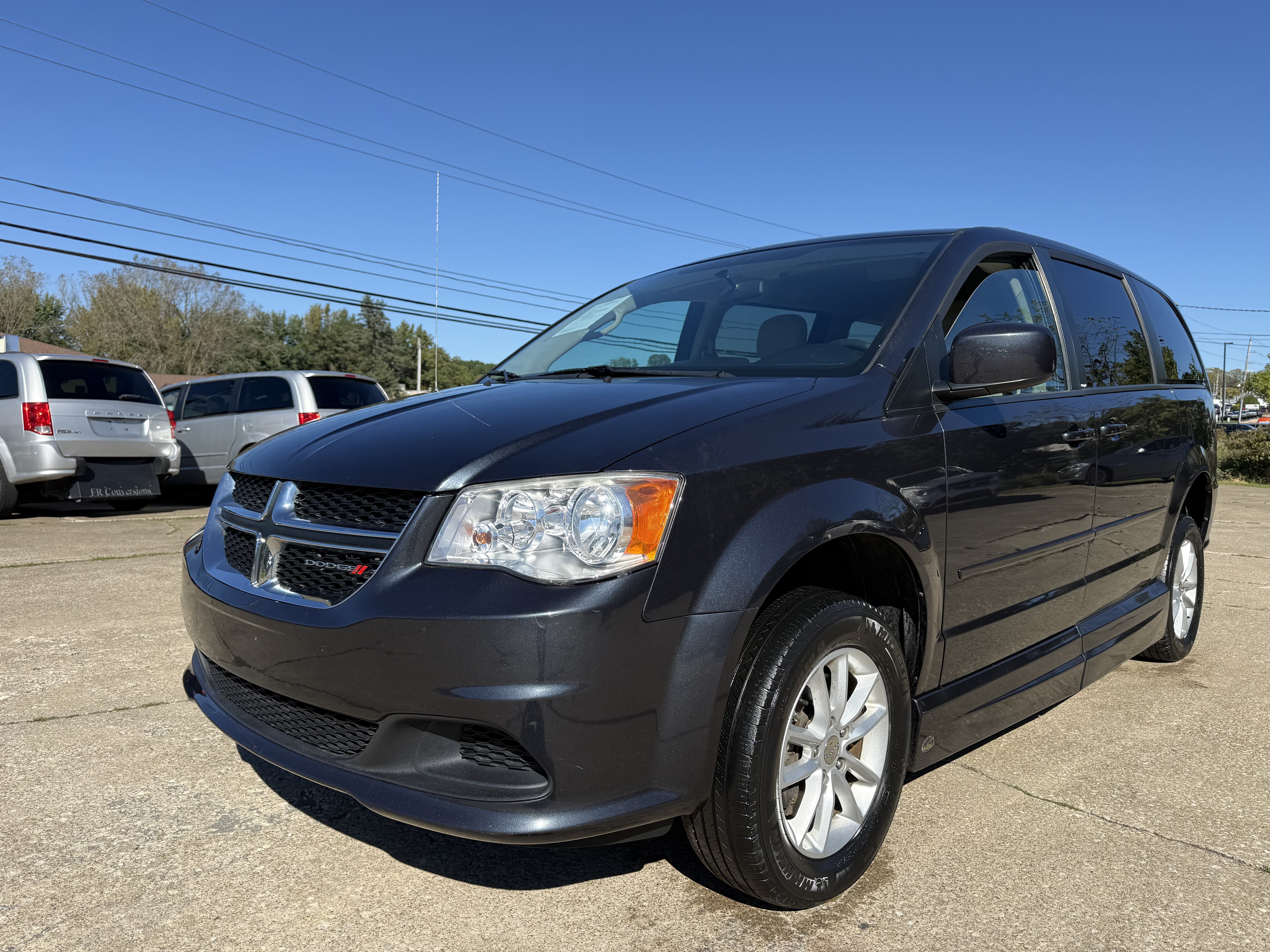 Used 2013 Dodge Grand Caravan SXT FWD image 2